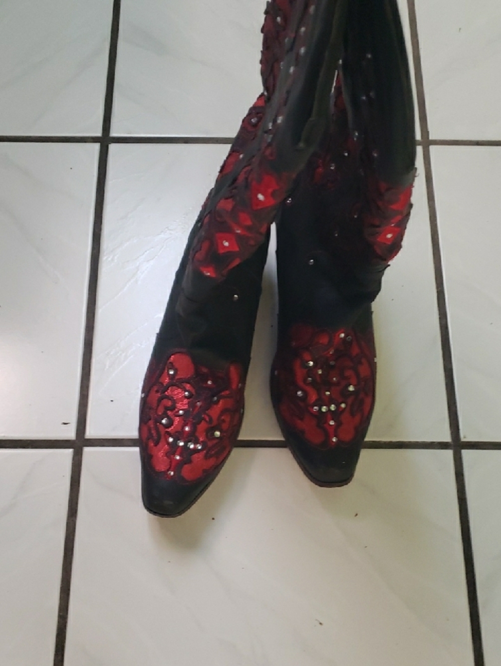 Like new leather like black and red Embroidered gemstones Western Cowgirl Boots - Picture 5 of 7